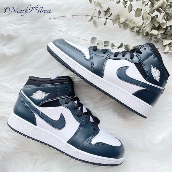 NIKE Air Jordan 1 Mid Armory Navy PRICE FIRM - Picture 4 of 14